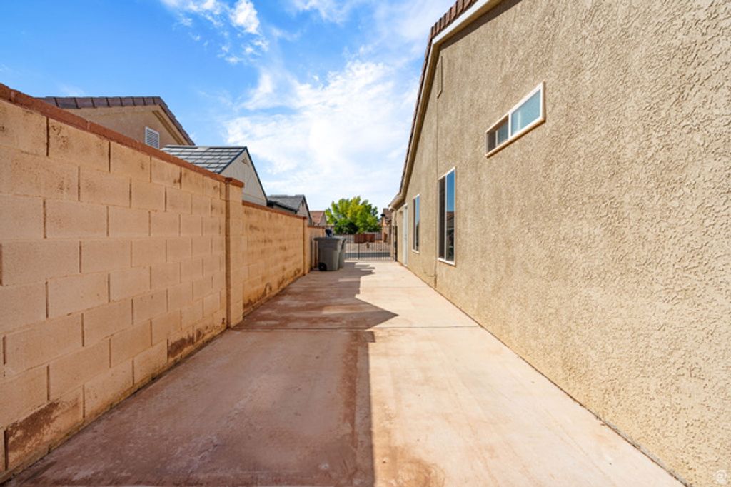 Image 34 of property listing at 651 E 460 S, Leeds, UT 84746