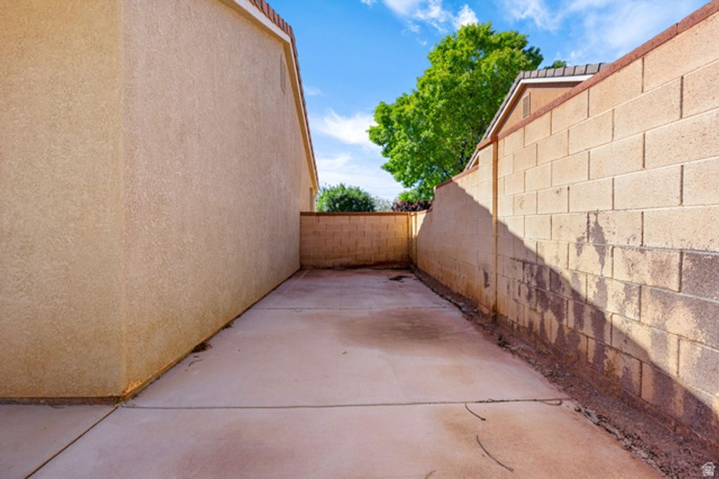 Image 35 of property listing at 651 E 460 S, Leeds, UT 84746