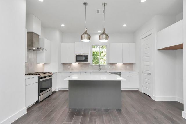 4721 Independence Heights Lane, Houston, TX 77018