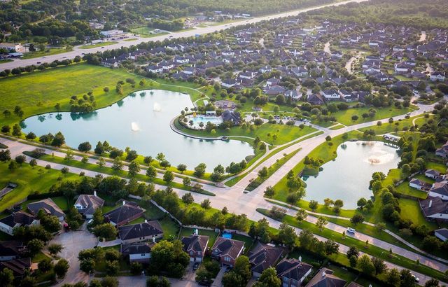 5027 Hurston Park Trail, Rosharon, TX 77583