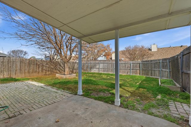 1233 Valley Oaks Drive, Lewisville, TX 75067