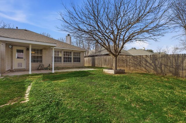 1233 Valley Oaks Drive, Lewisville, TX 75067