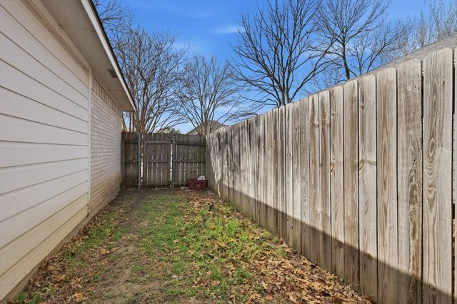 1233 Valley Oaks Drive, Lewisville, TX 75067