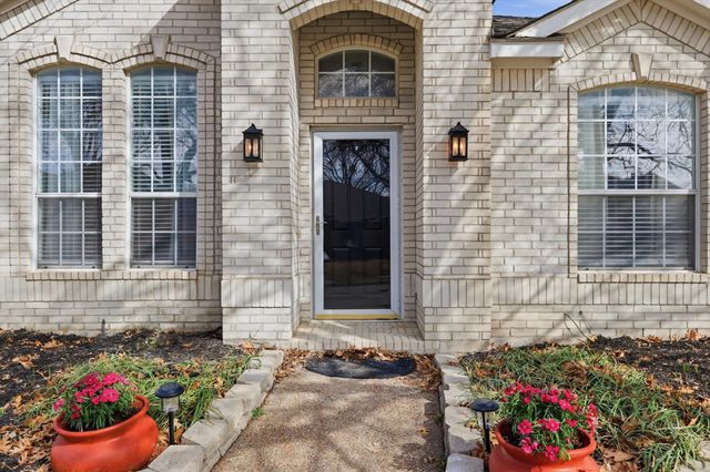 1233 Valley Oaks Drive, Lewisville, TX 75067
