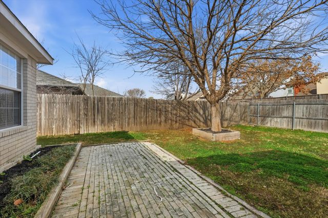 1233 Valley Oaks Drive, Lewisville, TX 75067