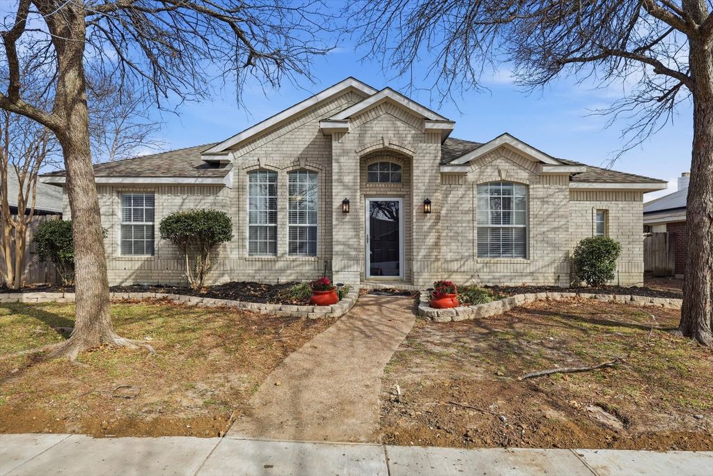 1233 Valley Oaks Drive, Lewisville, TX 75067