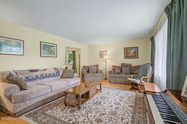 3800 Downing Way, Louisville, KY 40218