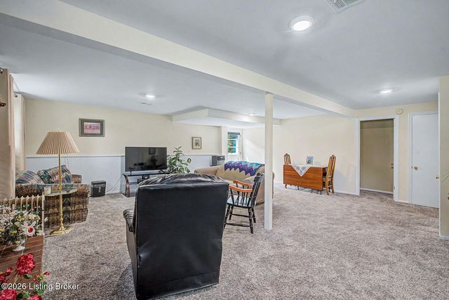 3800 Downing Way, Louisville, KY 40218