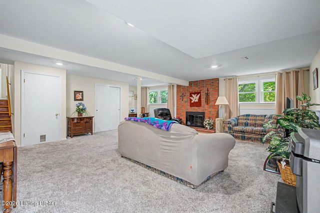3800 Downing Way, Louisville, KY 40218