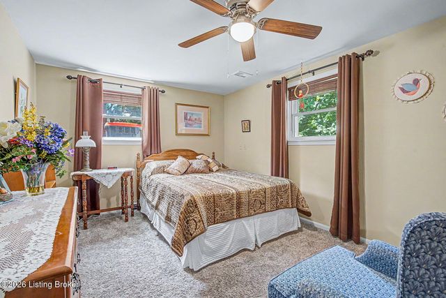 3800 Downing Way, Louisville, KY 40218