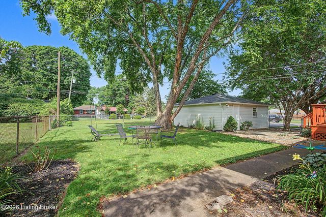 3800 Downing Way, Louisville, KY 40218