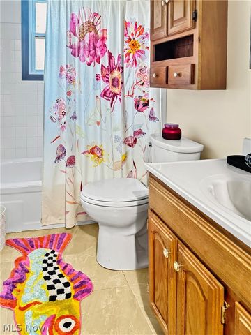 4762 Pine Trace Drive, Austintown, OH 44515