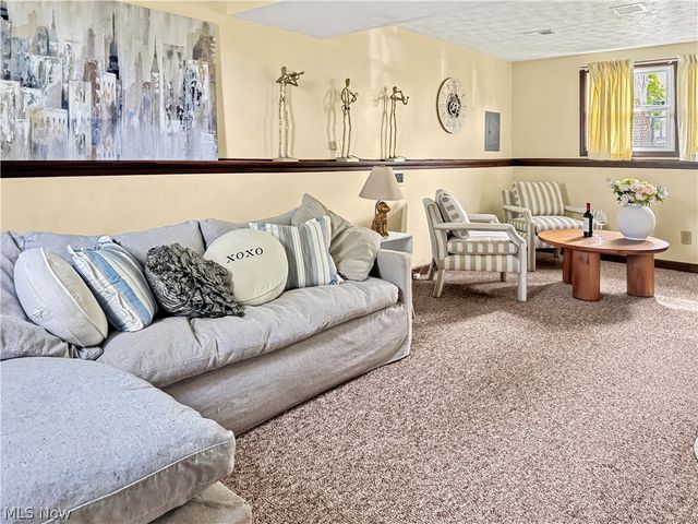 4762 Pine Trace Drive, Austintown, OH 44515