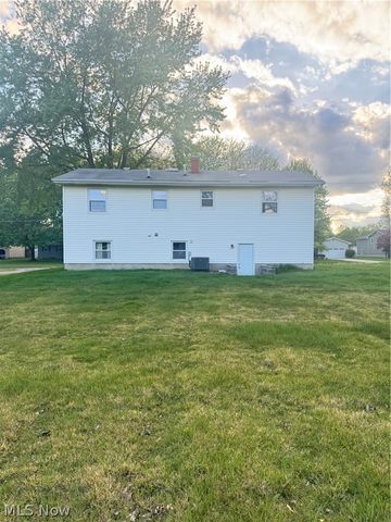 4762 Pine Trace Drive, Austintown, OH 44515