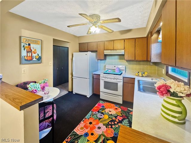 4762 Pine Trace Drive, Austintown, OH 44515