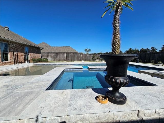 6713 TAYLOR OAKS Drive, Alexandria, LA 71303