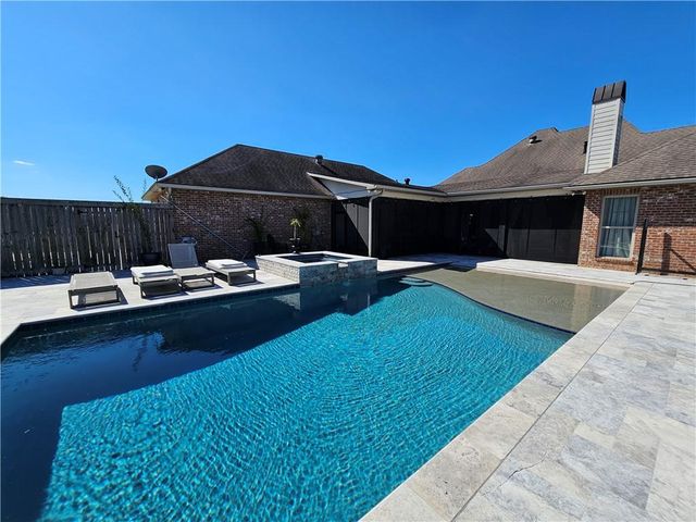 6713 TAYLOR OAKS Drive, Alexandria, LA 71303