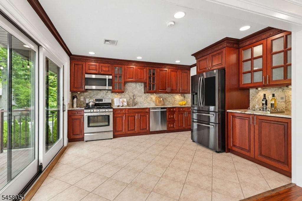 33 Canterbury Dr, Scotch Plains Twp., NJ 07076 — photo 2