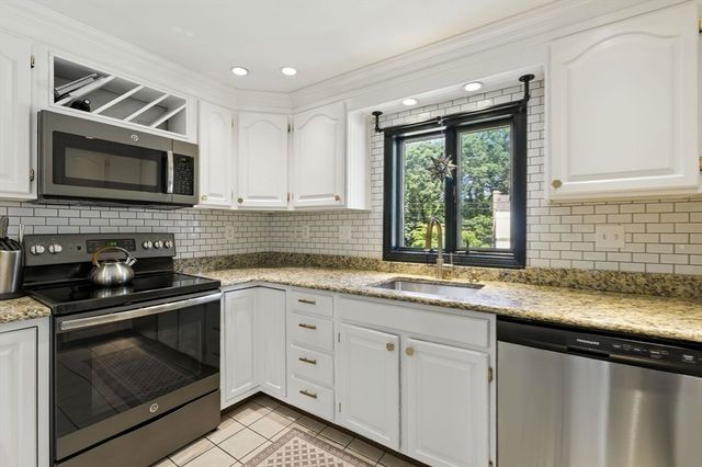 9 Fisher Terrace, Woburn, MA 01801