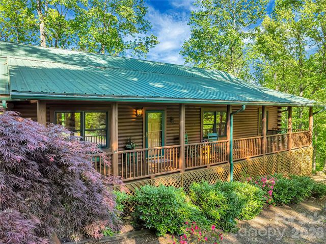212 Glen Echo Circle, Saluda, NC 28773