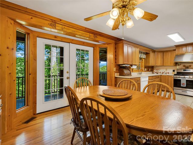 212 Glen Echo Circle, Saluda, NC 28773