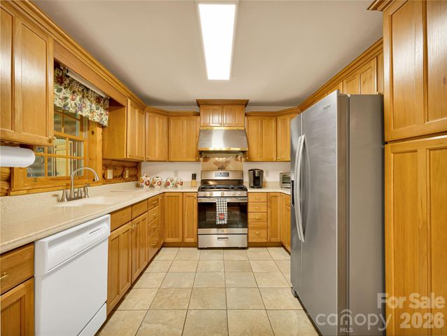 212 Glen Echo Circle, Saluda, NC 28773