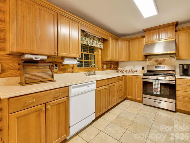 212 Glen Echo Circle, Saluda, NC 28773