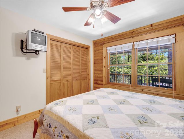 212 Glen Echo Circle, Saluda, NC 28773