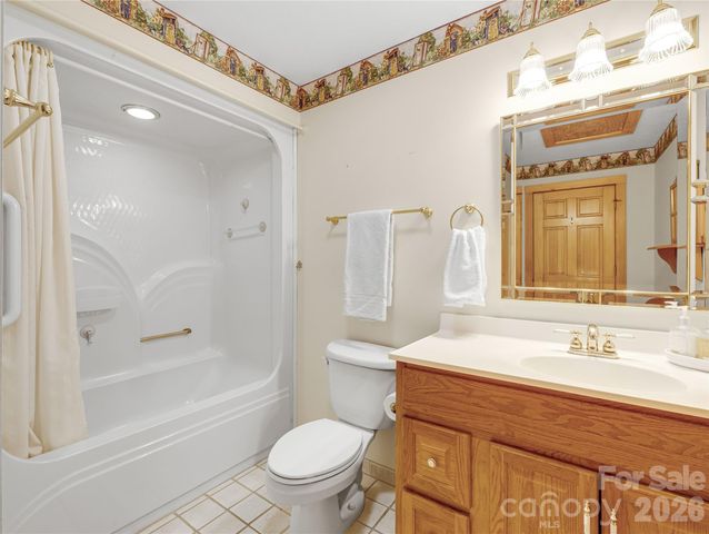 212 Glen Echo Circle, Saluda, NC 28773