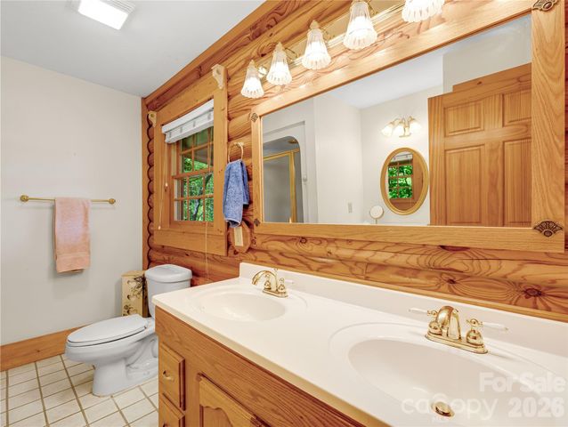 212 Glen Echo Circle, Saluda, NC 28773