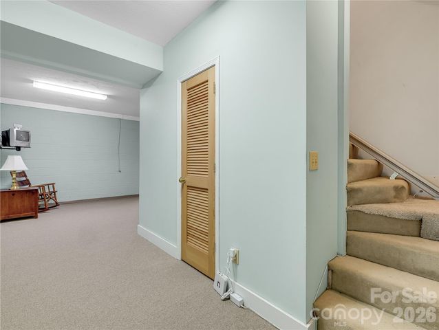 212 Glen Echo Circle, Saluda, NC 28773