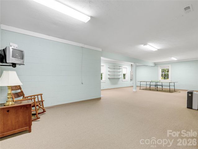 212 Glen Echo Circle, Saluda, NC 28773