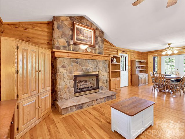 212 Glen Echo Circle, Saluda, NC 28773