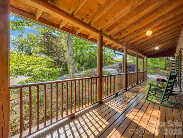 212 Glen Echo Circle, Saluda, NC 28773