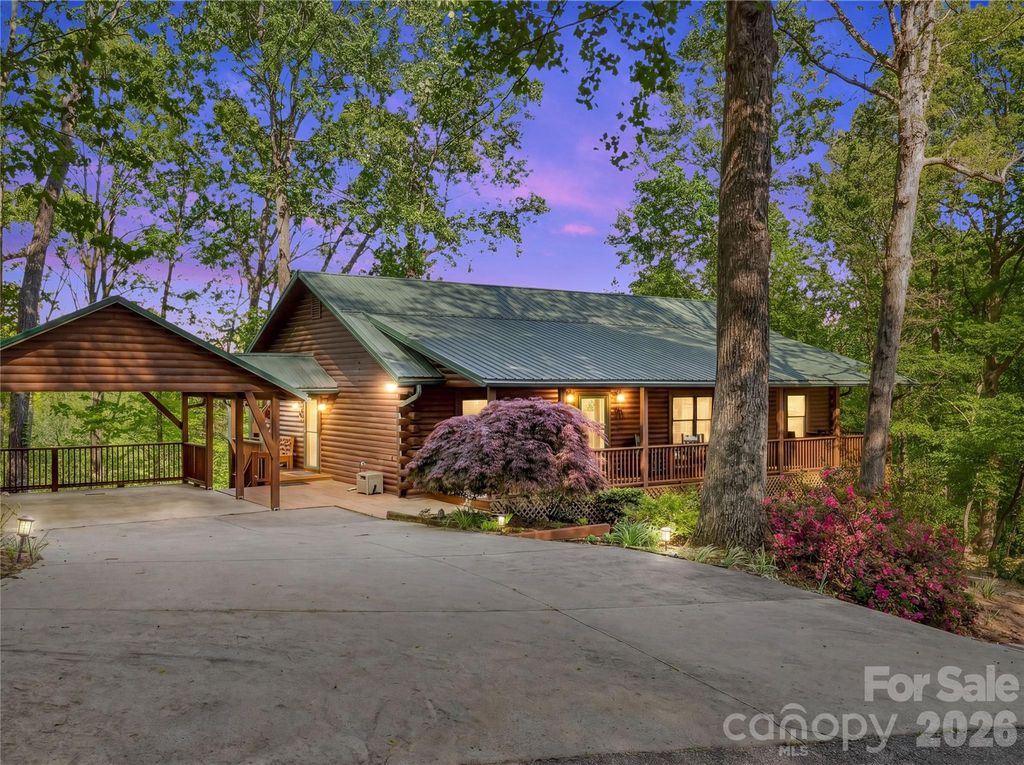 212 Glen Echo Circle, Saluda, NC 28773