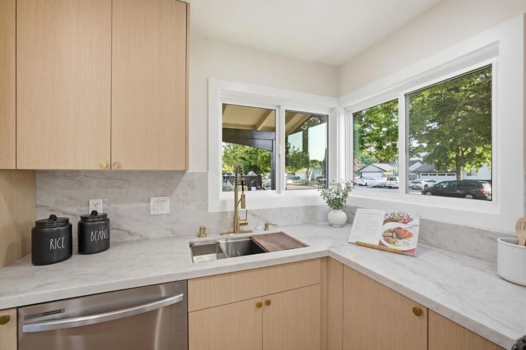 Image 6 of property listing at 5430 Clovercrest Drive, San Jose, CA 95118