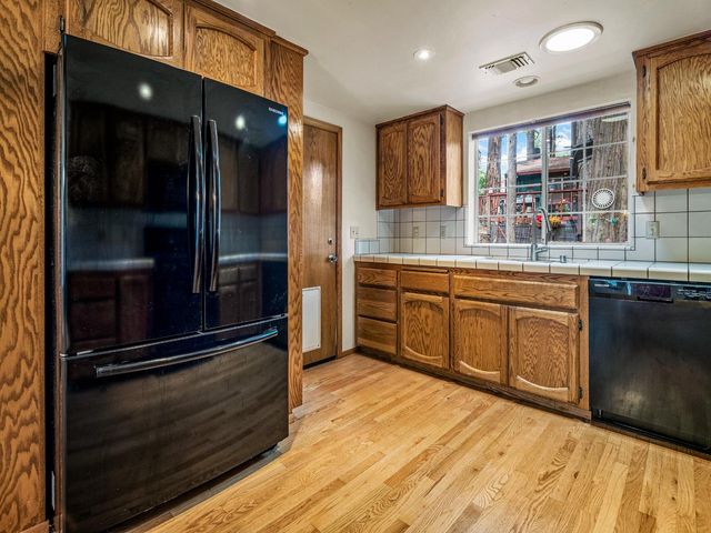 5123 Rainbow Trl, Pollock Pines, CA 95726