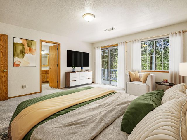 5123 Rainbow Trl, Pollock Pines, CA 95726