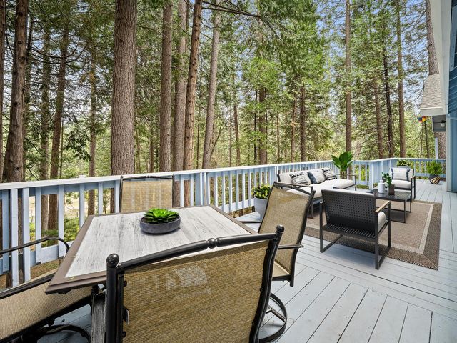 5123 Rainbow Trl, Pollock Pines, CA 95726