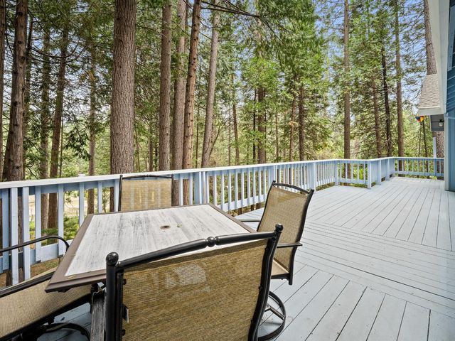 5123 Rainbow Trl, Pollock Pines, CA 95726