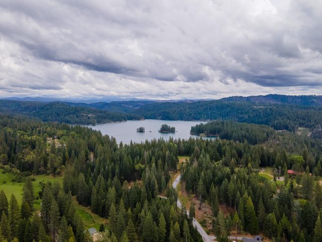 5123 Rainbow Trl, Pollock Pines, CA 95726