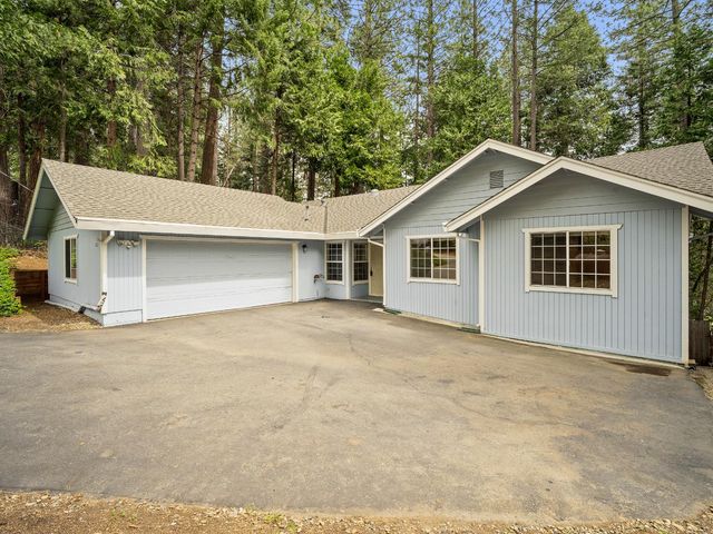 5123 Rainbow Trl, Pollock Pines, CA 95726