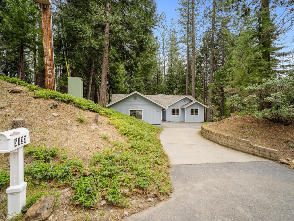 5123 Rainbow Trl, Pollock Pines, CA 95726