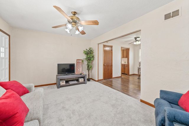 6056 Castle Dr, Wichita, KS 67218