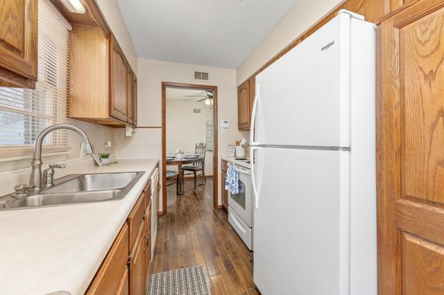 6056 Castle Dr, Wichita, KS 67218