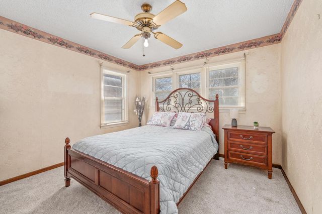 6056 Castle Dr, Wichita, KS 67218