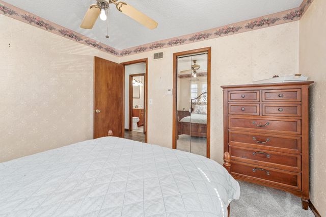 6056 Castle Dr, Wichita, KS 67218