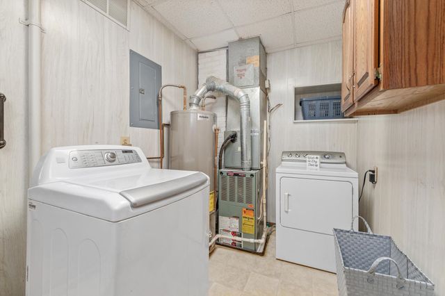 6056 Castle Dr, Wichita, KS 67218