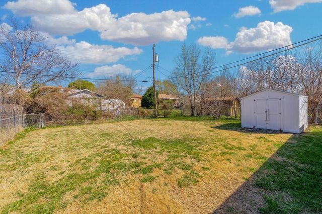 6056 Castle Dr, Wichita, KS 67218