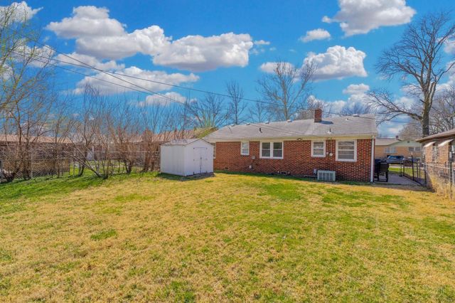 6056 Castle Dr, Wichita, KS 67218